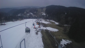 Snow park Paprsek - Lanovka - pohled dolů - 22.3.2023 v 05:35