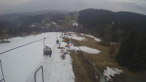 Snow park Paprsek - Lanovka - pohled dolů - 22.3.2023 v 06:20