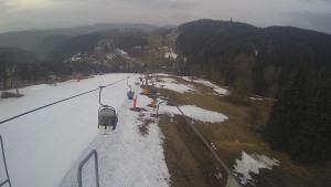 Snow park Paprsek - Lanovka - pohled dolů - 22.3.2023 v 06:30
