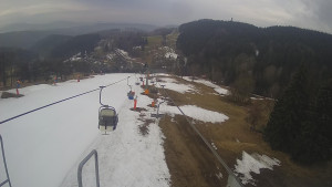 Snow park Paprsek - Lanovka - pohled dolů - 22.3.2023 v 06:50