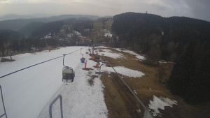 Snow park Paprsek - Lanovka - pohled dolů - 22.3.2023 v 07:05