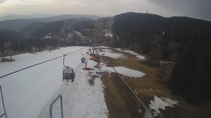Snow park Paprsek - Lanovka - pohled dolů - 22.3.2023 v 07:10