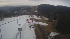 Snow park Paprsek - Lanovka - pohled dolů - 22.3.2023 v 07:25