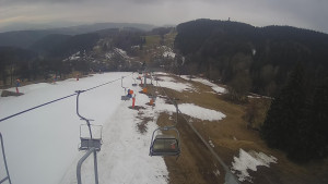 Snow park Paprsek - Lanovka - pohled dolů - 22.3.2023 v 07:35