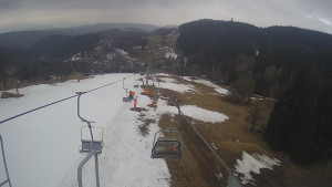Snow park Paprsek - Lanovka - pohled dolů - 22.3.2023 v 07:40