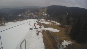 Snow park Paprsek - Lanovka - pohled dolů - 22.3.2023 v 07:50
