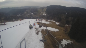 Snow park Paprsek - Lanovka - pohled dolů - 22.3.2023 v 08:05