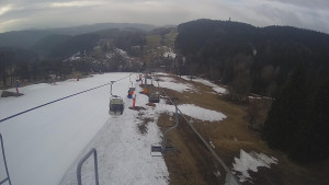 Snow park Paprsek - Lanovka - pohled dolů - 22.3.2023 v 08:10