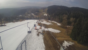 Snow park Paprsek - Lanovka - pohled dolů - 22.3.2023 v 08:25
