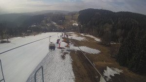 Snow park Paprsek - Lanovka - pohled dolů - 22.3.2023 v 08:30