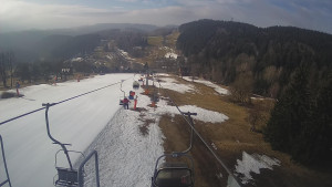 Snow park Paprsek - Lanovka - pohled dolů - 22.3.2023 v 08:35