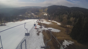 Snow park Paprsek - Lanovka - pohled dolů - 22.3.2023 v 08:40