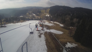 Snow park Paprsek - Lanovka - pohled dolů - 22.3.2023 v 09:10