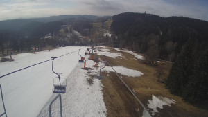 Snow park Paprsek - Lanovka - pohled dolů - 22.3.2023 v 09:15