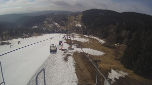 Snow park Paprsek - Lanovka - pohled dolů - 22.3.2023 v 09:20