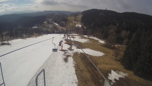 Snow park Paprsek - Lanovka - pohled dolů - 22.3.2023 v 09:40