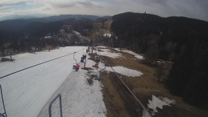 Snow park Paprsek - Lanovka - pohled dolů - 22.3.2023 v 09:50
