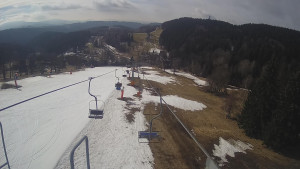 Snow park Paprsek - Lanovka - pohled dolů - 22.3.2023 v 09:55