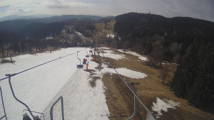 Snow park Paprsek - Lanovka - pohled dolů - 22.3.2023 v 10:00