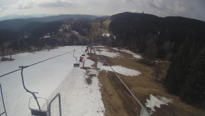 Snow park Paprsek - Lanovka - pohled dolů - 22.3.2023 v 10:10