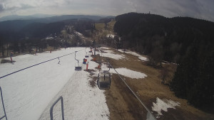 Snow park Paprsek - Lanovka - pohled dolů - 22.3.2023 v 10:20