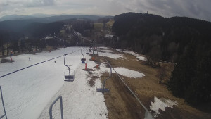 Snow park Paprsek - Lanovka - pohled dolů - 22.3.2023 v 10:25