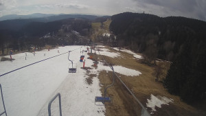 Snow park Paprsek - Lanovka - pohled dolů - 22.3.2023 v 10:40