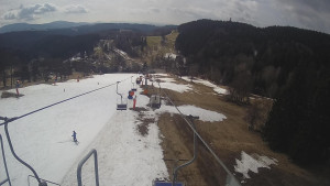 Snow park Paprsek - Lanovka - pohled dolů - 22.3.2023 v 10:55