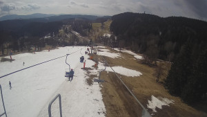 Snow park Paprsek - Lanovka - pohled dolů - 22.3.2023 v 11:00