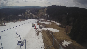 Snow park Paprsek - Lanovka - pohled dolů - 22.3.2023 v 11:15