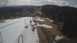 Snow park Paprsek - Lanovka - pohled dolů - 22.3.2023 v 11:35