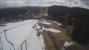 Snow park Paprsek - Lanovka - pohled dolů - 22.3.2023 v 11:50