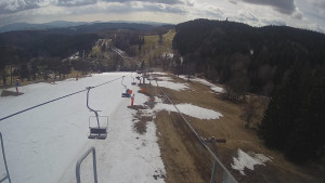 Snow park Paprsek - Lanovka - pohled dolů - 22.3.2023 v 12:10