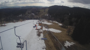Snow park Paprsek - Lanovka - pohled dolů - 22.3.2023 v 12:15