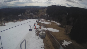 Snow park Paprsek - Lanovka - pohled dolů - 22.3.2023 v 12:20