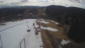 Snow park Paprsek - Lanovka - pohled dolů - 22.3.2023 v 12:25