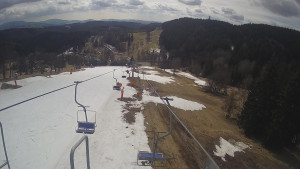 Snow park Paprsek - Lanovka - pohled dolů - 22.3.2023 v 12:30