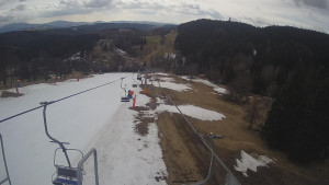 Snow park Paprsek - Lanovka - pohled dolů - 22.3.2023 v 12:35