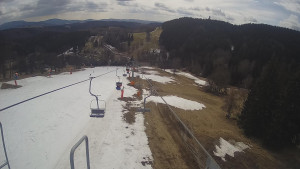 Snow park Paprsek - Lanovka - pohled dolů - 22.3.2023 v 12:50