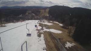 Snow park Paprsek - Lanovka - pohled dolů - 22.3.2023 v 12:55