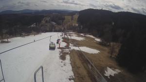 Snow park Paprsek - Lanovka - pohled dolů - 22.3.2023 v 13:15