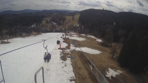 Snow park Paprsek - Lanovka - pohled dolů - 22.3.2023 v 13:20