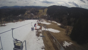 Snow park Paprsek - Lanovka - pohled dolů - 22.3.2023 v 13:25