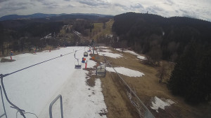 Snow park Paprsek - Lanovka - pohled dolů - 22.3.2023 v 13:30