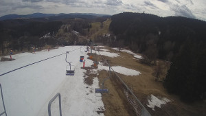 Snow park Paprsek - Lanovka - pohled dolů - 22.3.2023 v 13:35