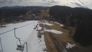 Snow park Paprsek - Lanovka - pohled dolů - 22.3.2023 v 13:45