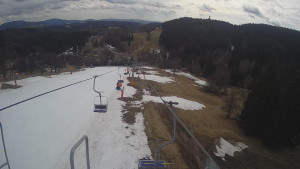 Snow park Paprsek - Lanovka - pohled dolů - 22.3.2023 v 13:50