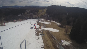 Snow park Paprsek - Lanovka - pohled dolů - 22.3.2023 v 14:00