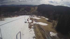 Snow park Paprsek - Lanovka - pohled dolů - 22.3.2023 v 14:10