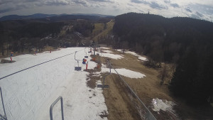 Snow park Paprsek - Lanovka - pohled dolů - 22.3.2023 v 14:15